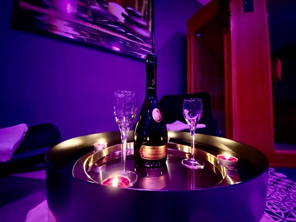 Suite Avec Jacuzzi Et Sauna Privee إفرو المظهر الخارجي الصورة