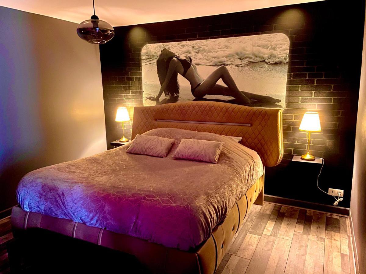 Suite Avec Jacuzzi Et Sauna Privee إفرو المظهر الخارجي الصورة